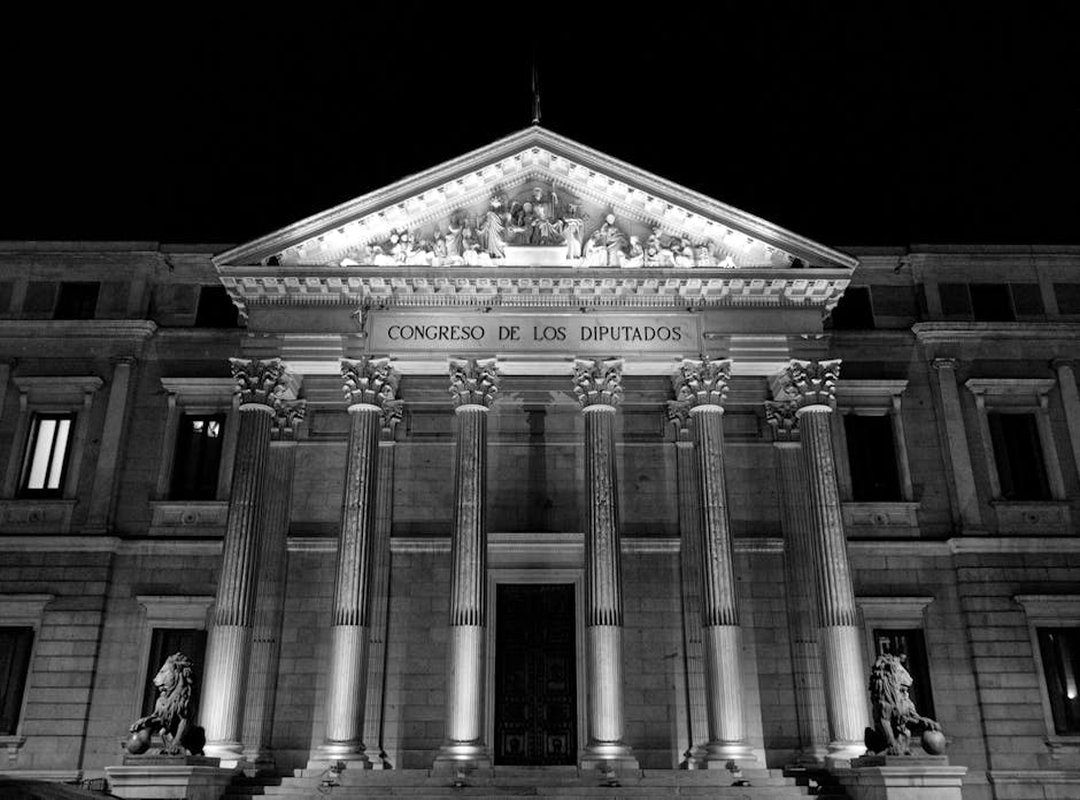 Otras Abreviaturas que Debes Conocer: Más Allá de 'mn'